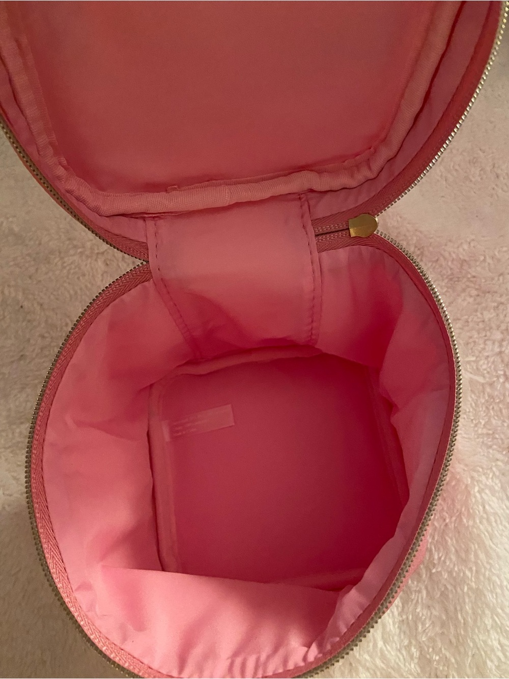 Juicy Couture Bubblegum Pink Pebbled Cosmetic Case with Gold Hardware - Picture 5 of 5